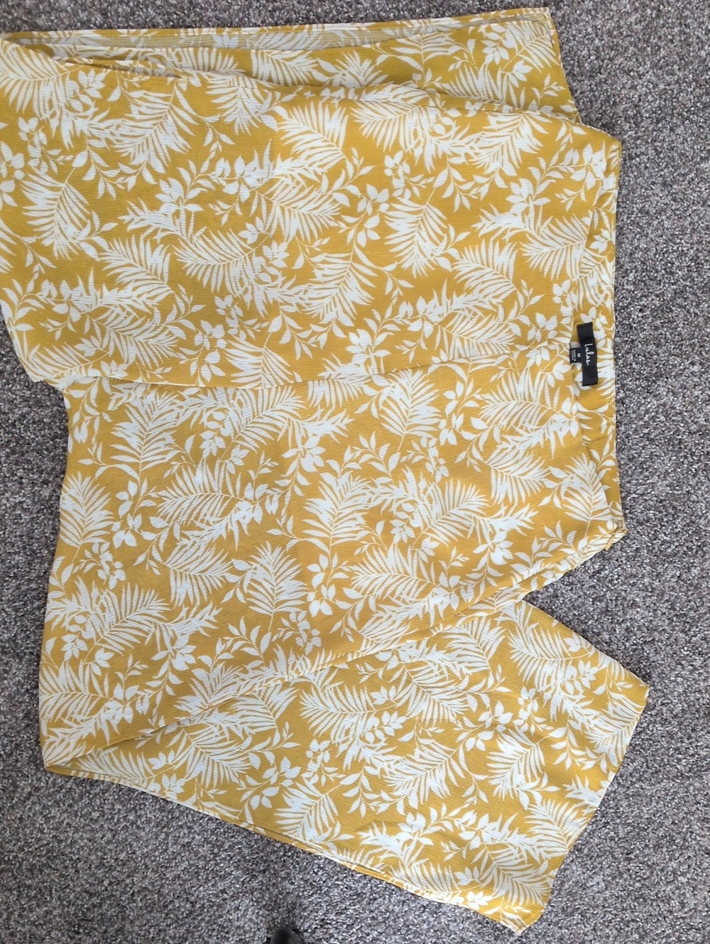 Lulus Yellow And White Print Pants